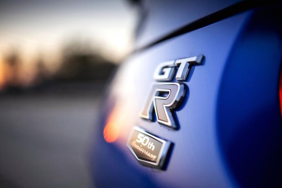 Логотип Nissan GT-R 50th Anniversary (R35) 2019 года  (ZA) (фото 30 из 40)
